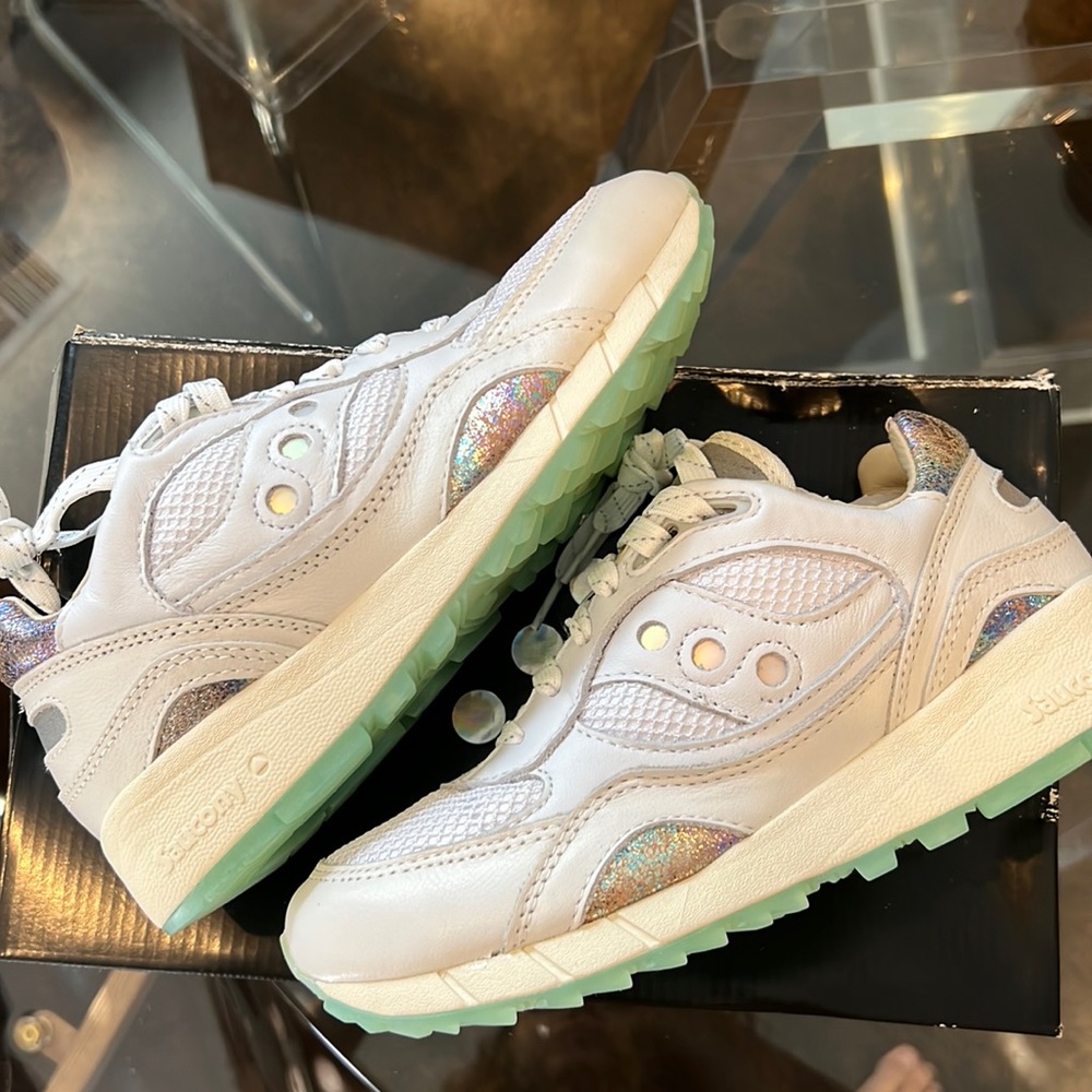 Saucony sneaker